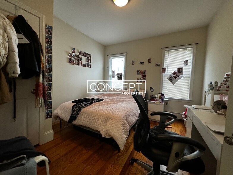 Building Photo - 14 Parker Hill Ave