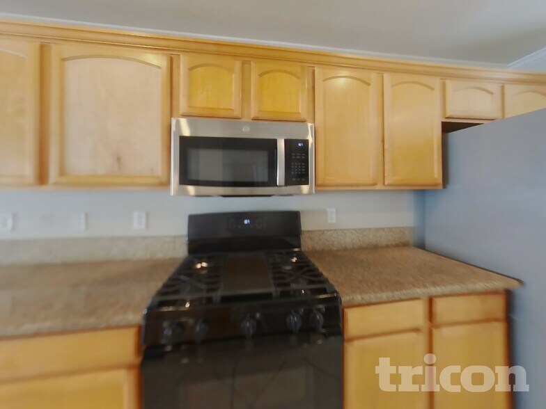 Building Photo - 684 Rising Brook Dr