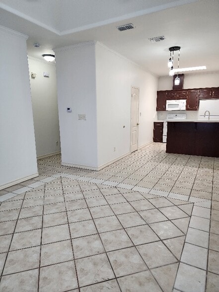 Building Photo - 603 Buena Vista Dr