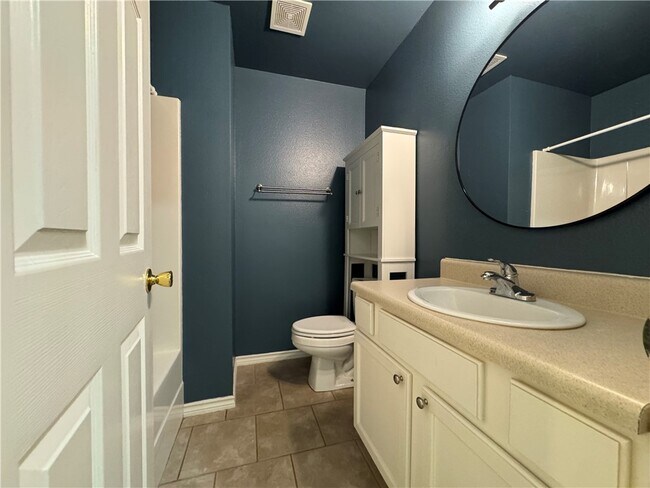 Building Photo - 1584 Willowbrook Dr