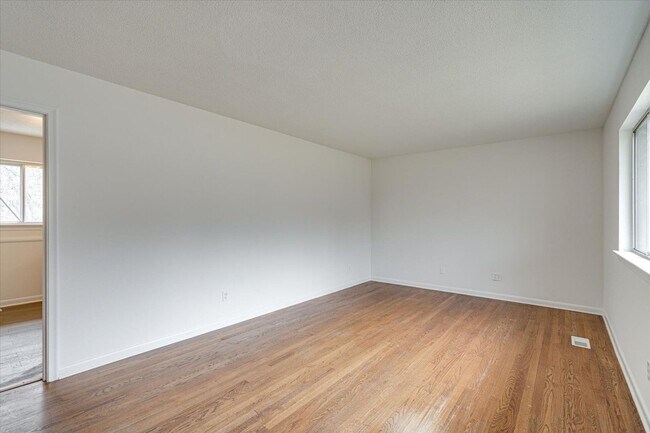 Building Photo - 3 bedroom, 1.5 Bathroom for rent!