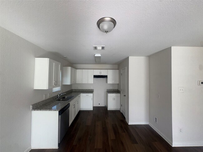 Building Photo - 15724 Del Norte Dr