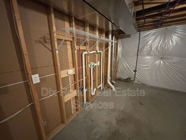 Building Photo - 1024 Golfview Dr