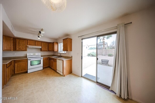 Building Photo - 4725 W Fawn Dr