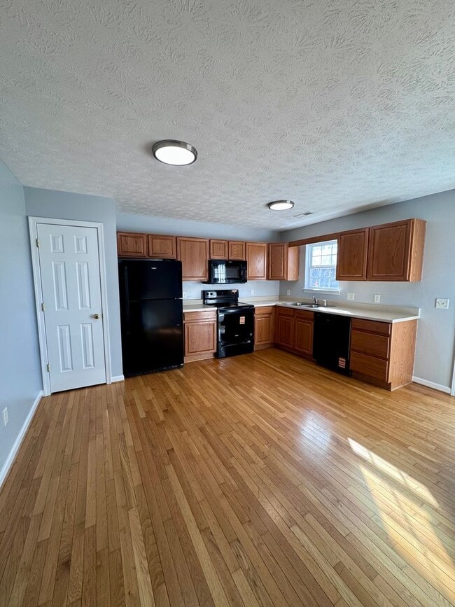 Building Photo - Beacon Hill Townhouse for Rent