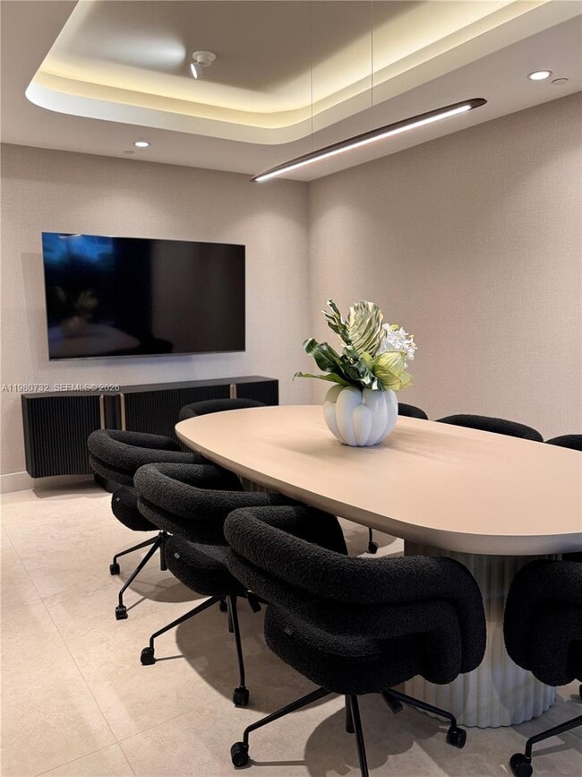 Building Photo - 700 NE 24th St