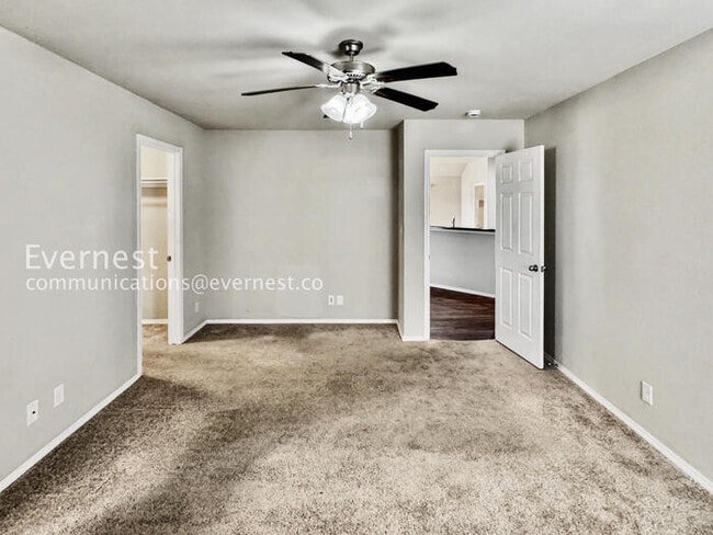 Building Photo - 3 Bed/2 Bath Home with Fenced Yard & Garage / Pet-Friendly / Available Soon!