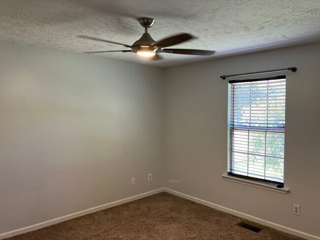 Building Photo - 308 Vernon Traylor Dr