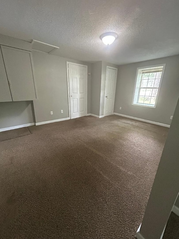 Building Photo - 6433 Oak Dr