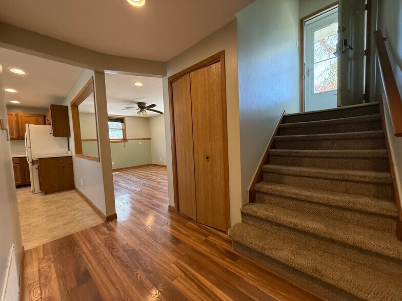 Building Photo - 632 S Colonial Pky