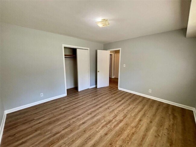 Building Photo - 2612 Dawn Dr