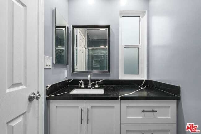 Building Photo - 1939 Selby Ave