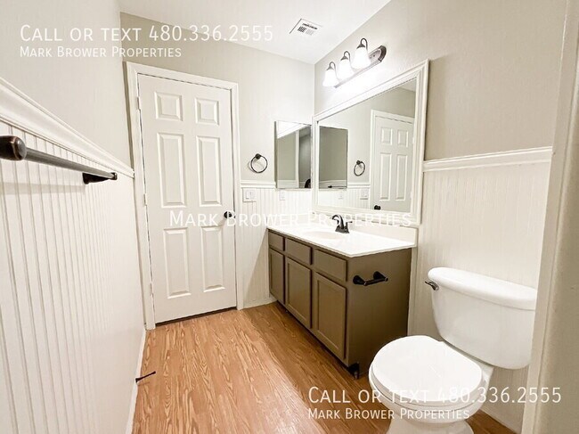 Building Photo - 1255 E Elm Rd