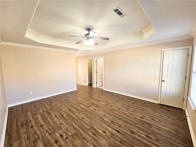 Building Photo - 3604 SW Carriageway Ave