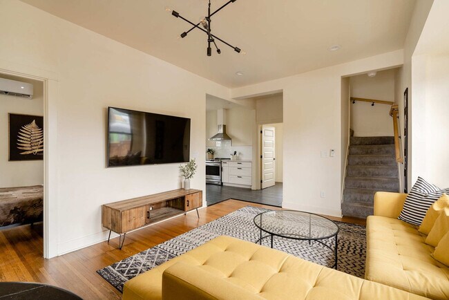 Building Photo - 3324 SE 24th Ave