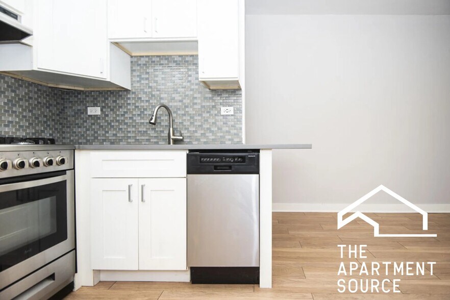 Building Photo - 511 W Belmont Ave