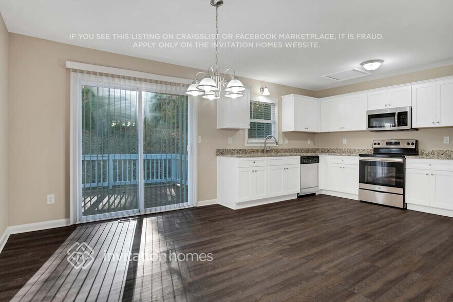 Building Photo - 1658 Pine Glen Cir