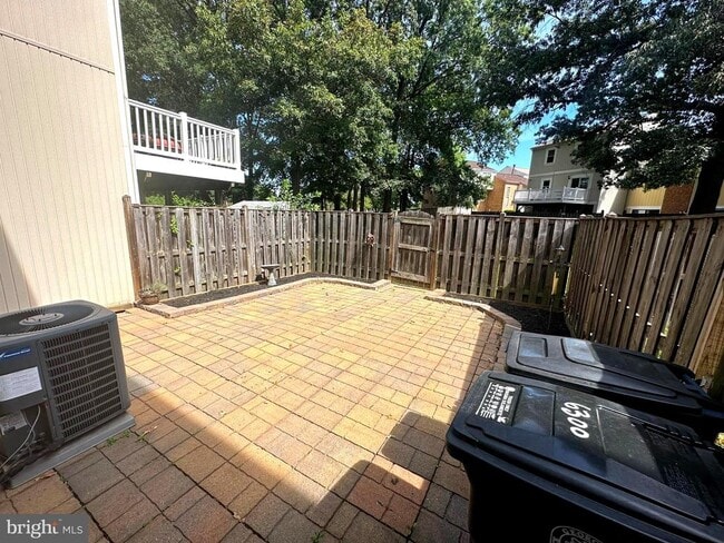 Building Photo - 6300 Bentham Ct