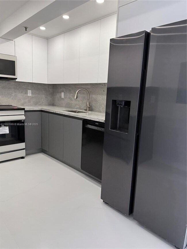 Building Photo - 210 174th St