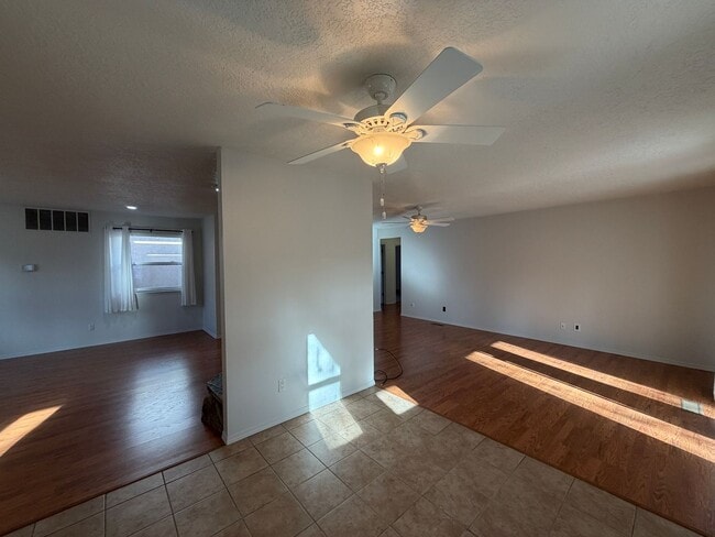 Building Photo - 3 Bedroom Single Story Home Available Near Academy Rd NW & Ventura St NE!