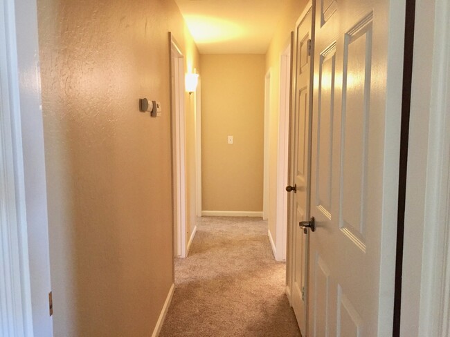 Building Photo - Ashlan & Fowler 3 Bedroom - Griffith Ave.