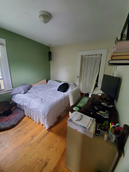 Building Photo - 17 Bay