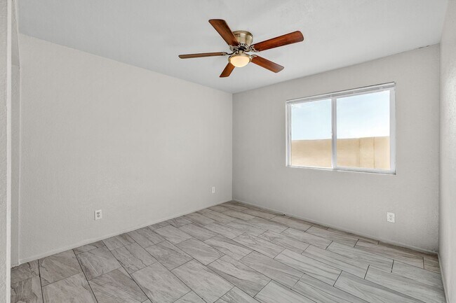 Building Photo - 45 N Phyllis