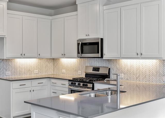 Building Photo - 8804 Samara St