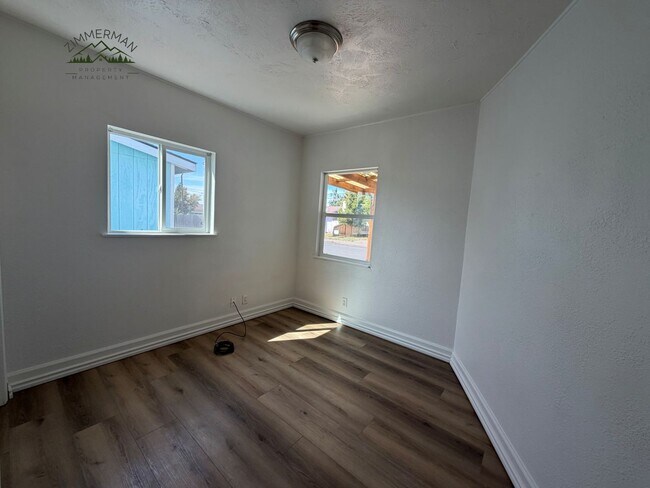 Building Photo - 460 S 41st St