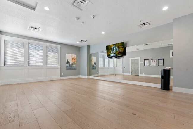 Building Photo - 2 bed 2.5 bath premium upgraded home in 55...