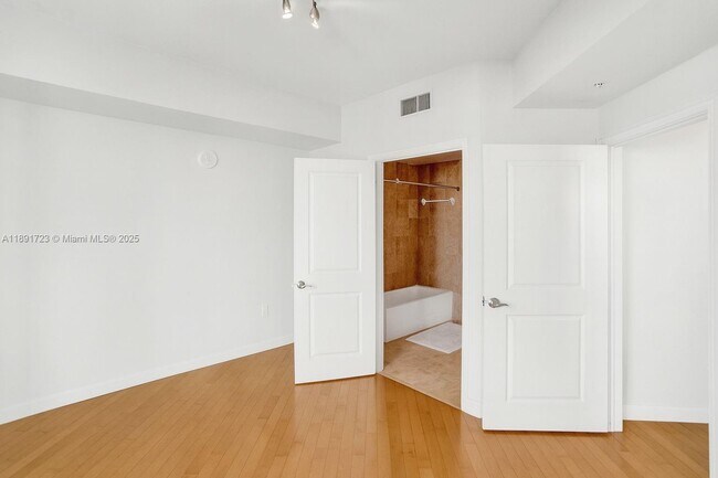 Building Photo - 7900 Harbor Island Dr