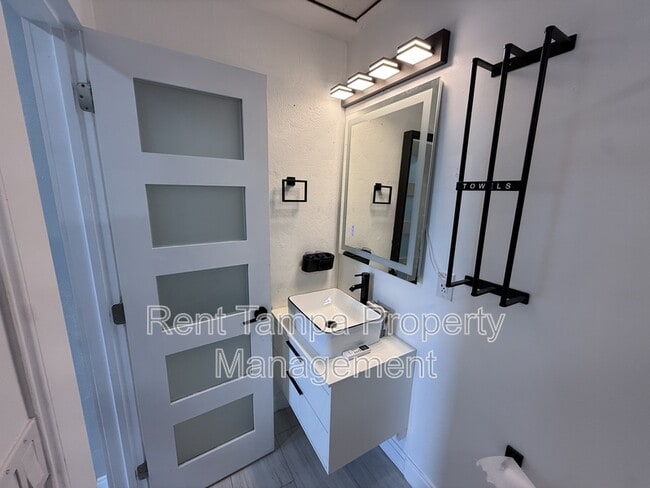 Building Photo - Neptune Drive - 1154 A
