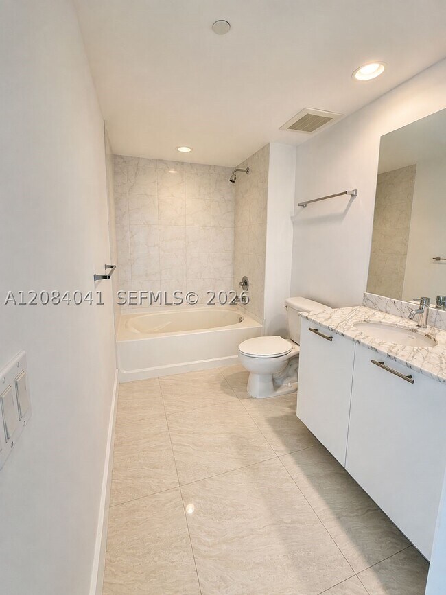 Building Photo - 951 Brickell Ave