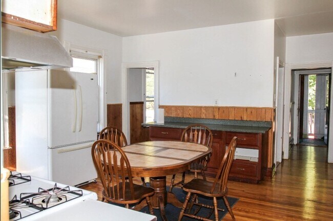 Building Photo - 180 Canterbury St