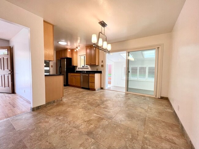 Building Photo - Updated 3-Bed / 2-Bath Single-Family Home!