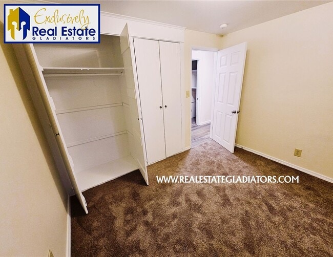 Building Photo - Pet Friendly Fresh 3 bed 2 bath with fully fenced yard