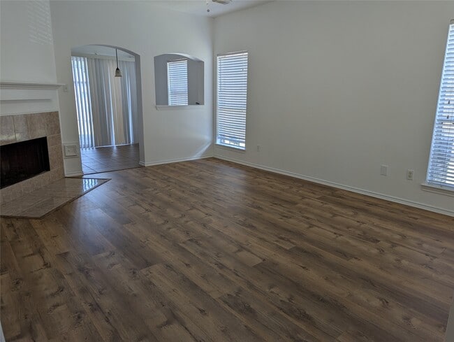 Building Photo - 15938 Timber Run Dr