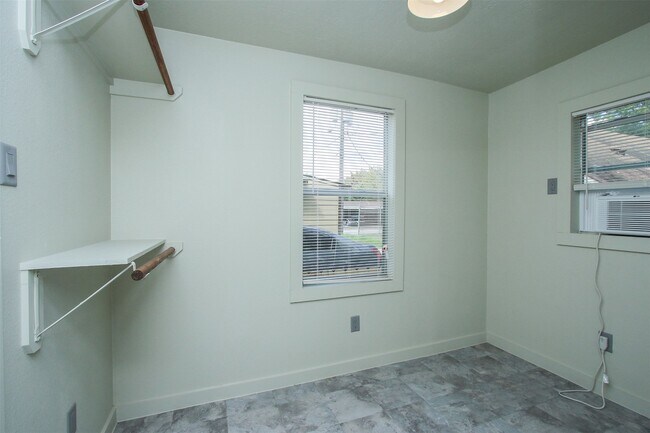 Building Photo - 505 E 32nd St