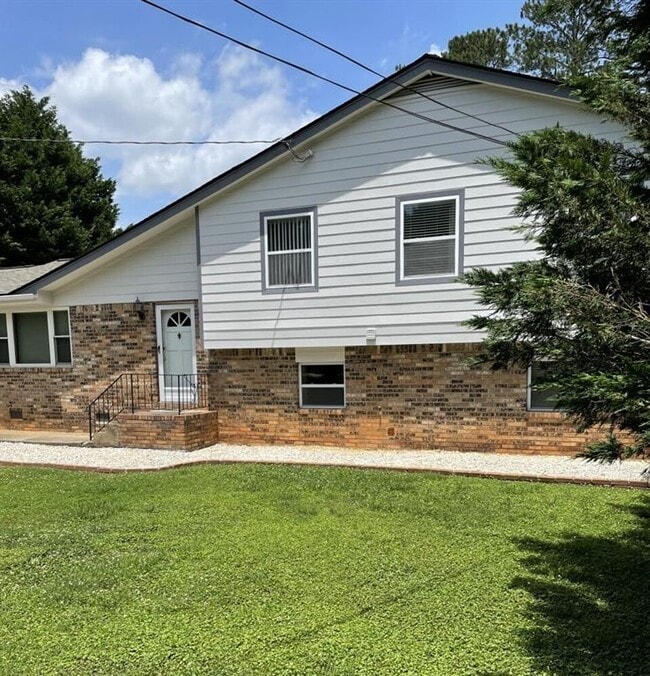Primary Photo - 3063 Claiborne Dr NW