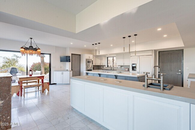 Building Photo - 7044 N Hillside Dr
