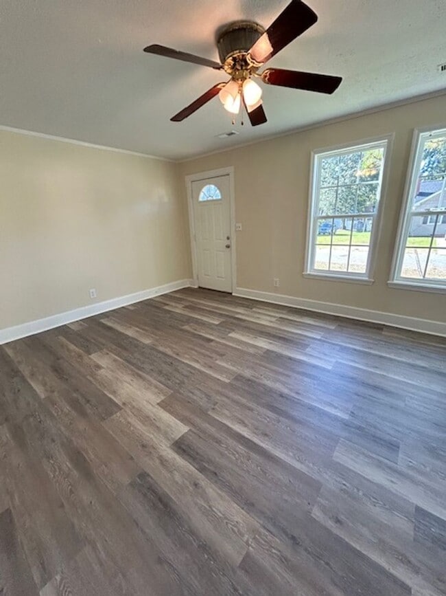 Building Photo - 3 Bedroom 1 Bath Home