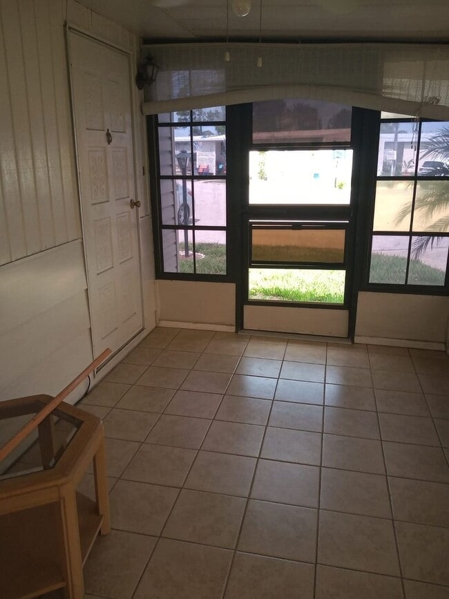 Building Photo - Beautiful renovated home on Six Lake Count...