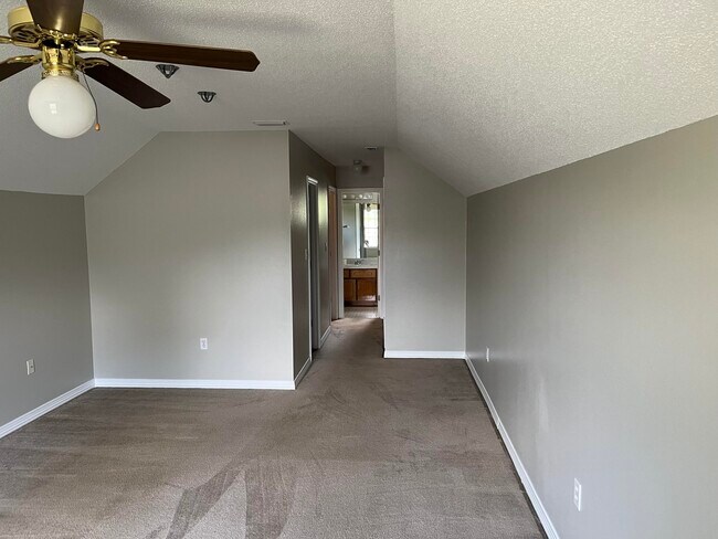 Building Photo - 114 Oak Terrace Dr