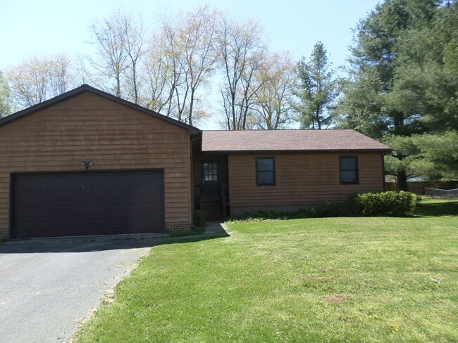 Primary Photo - 3 Bedroom 2 Bath House with 2 Car Garage