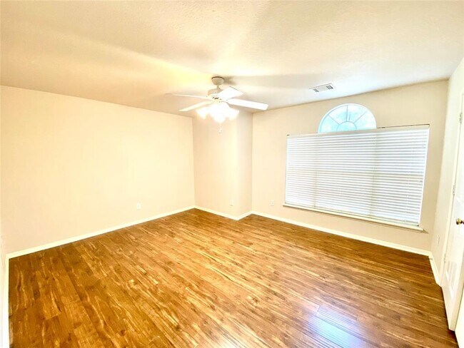Building Photo - 127 N Willow Point Cir