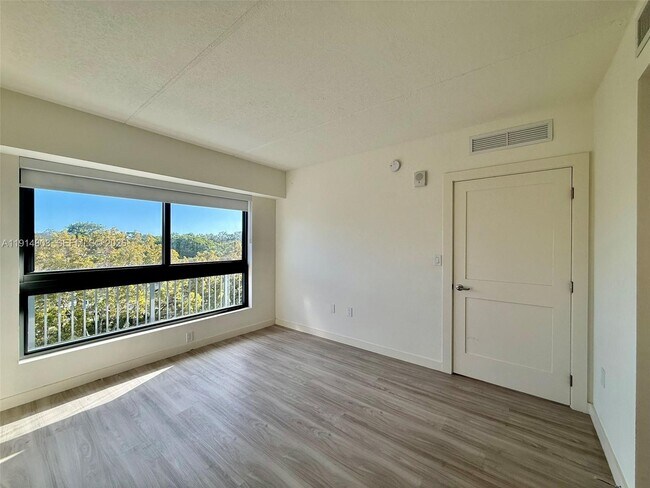 Building Photo - 2285 SW 27th St