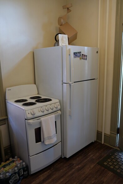 Kitchen - 342 New Holland Ave