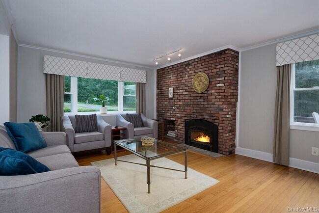 Building Photo - 116 Schoolhouse Ln