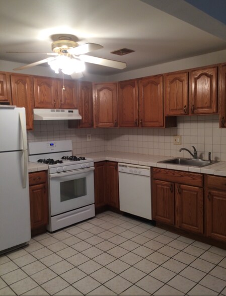 Large Kitchen - 62 Country Club Ln