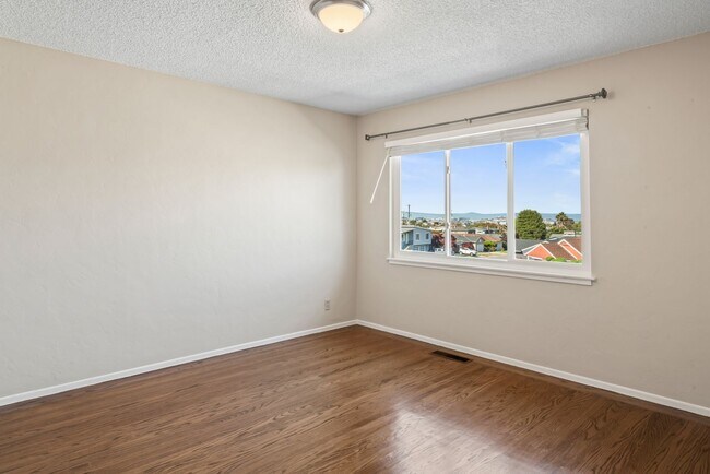 Building Photo - Single-Family Home Located in Peaceful Nei...